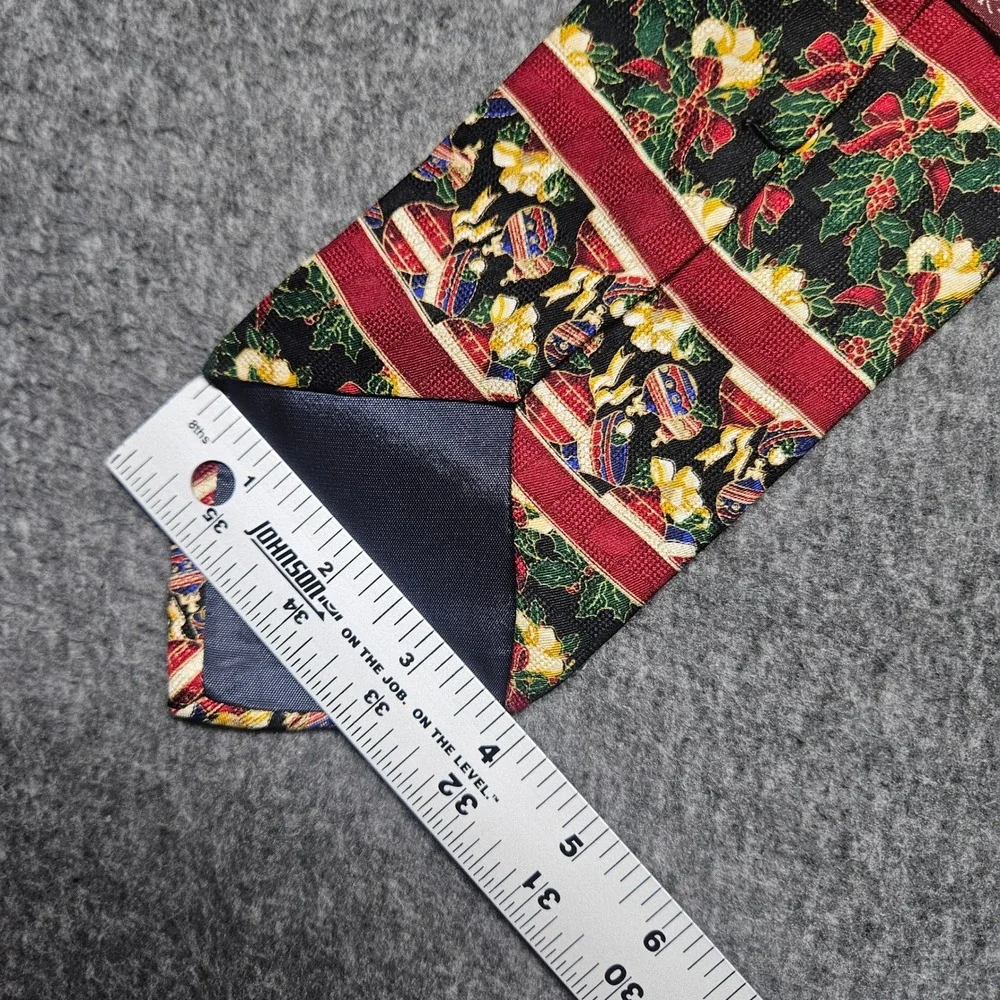 Jos. A. Bank Necktie Mens OS Red Christmas Ornament Holly Silk Handsewn USA